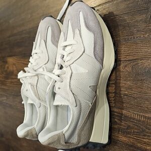 New Balance 327, new, US8.5